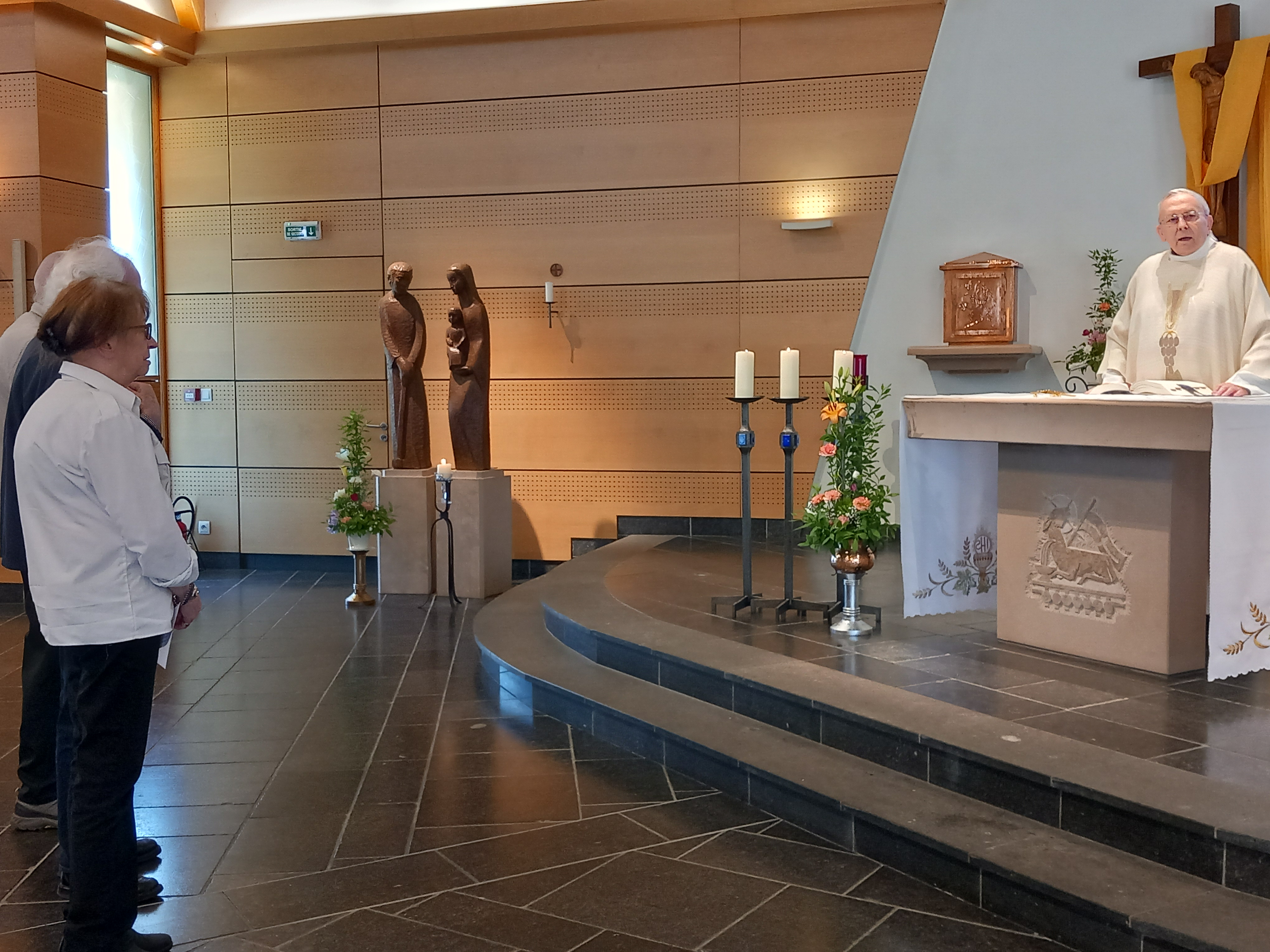 Associé Jeanne Jugan dans la chapelle pour renouveler leurs vœux