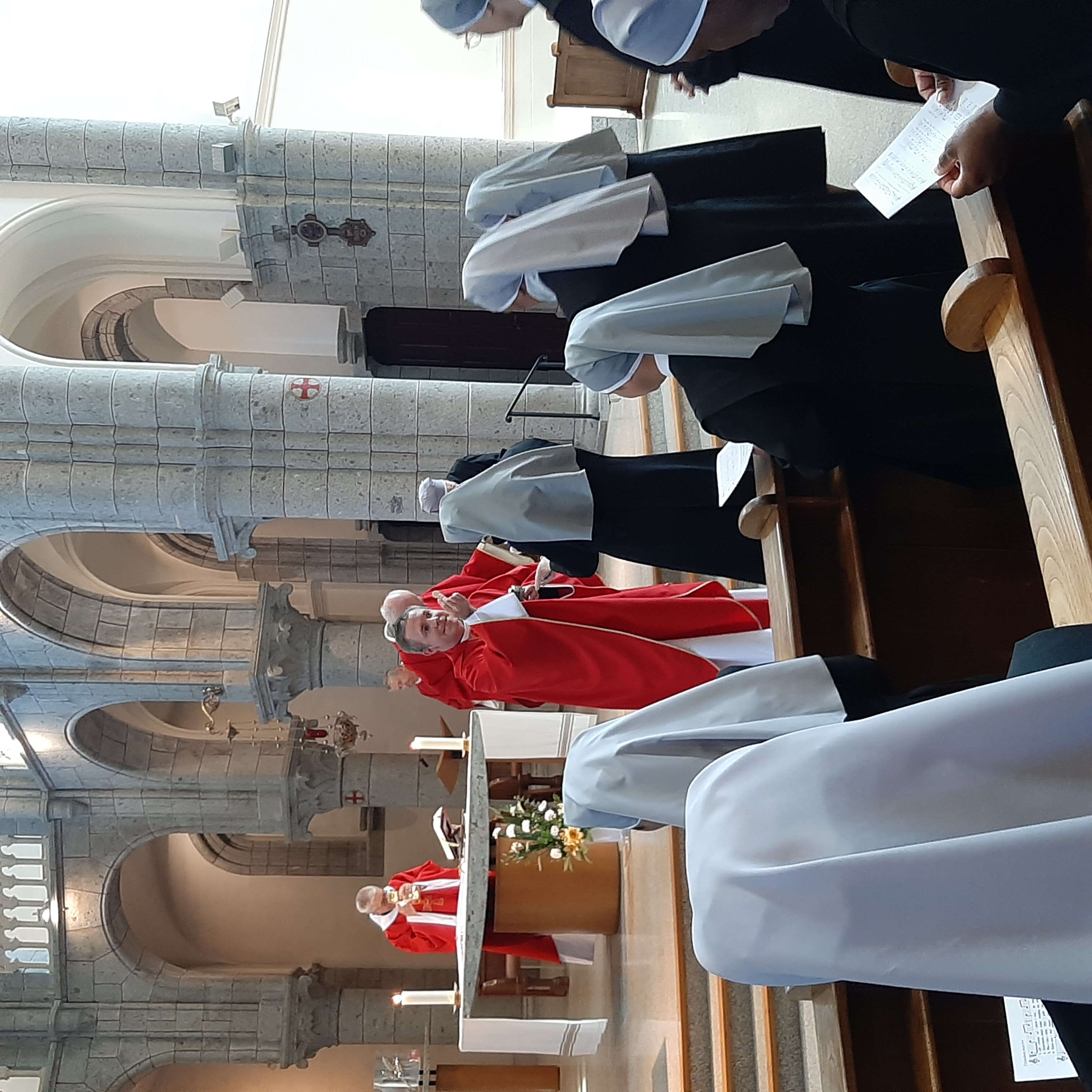 Petites soeurs à la messe