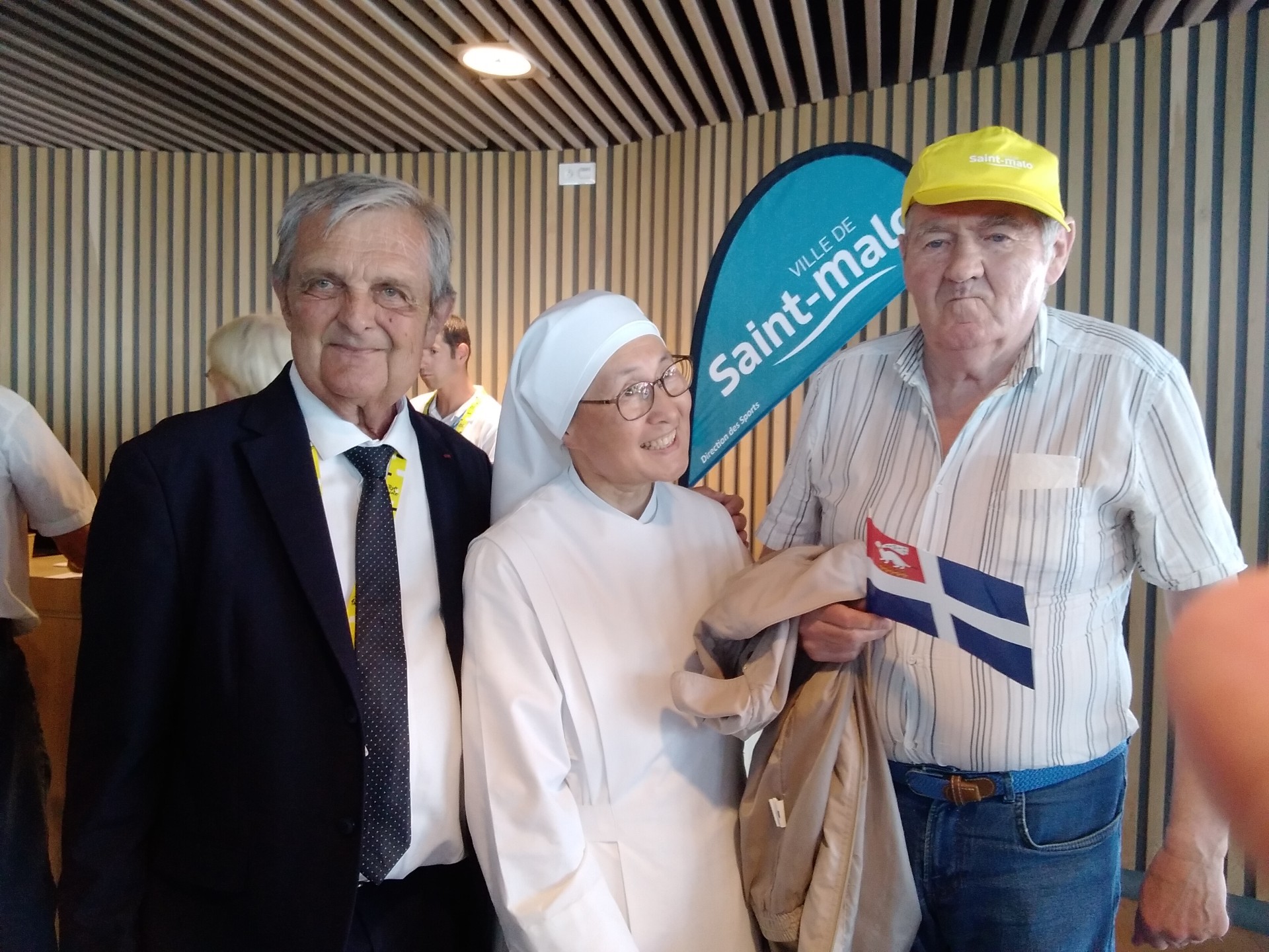 Maire de Saint Malo, petite sœur et personne âgée