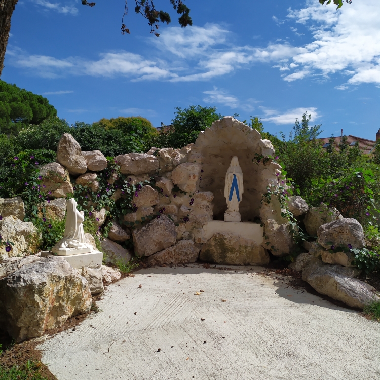 Imitation d'une grotte de Lourdes