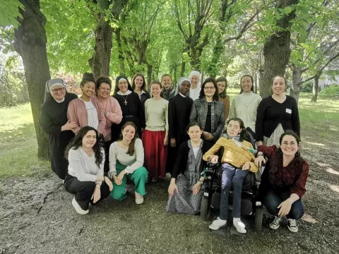 Femmes au service de la vie