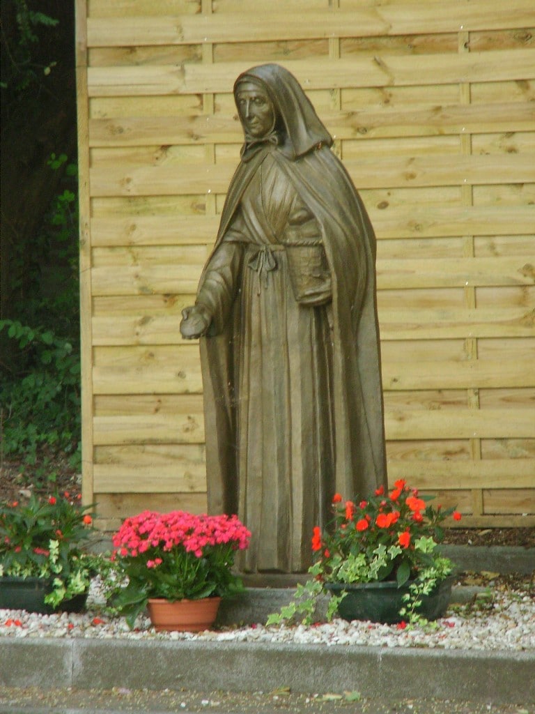 statue Sainte Jeanne Jugan