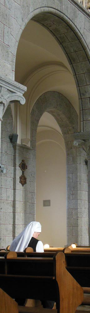 novice-priere-chapelle