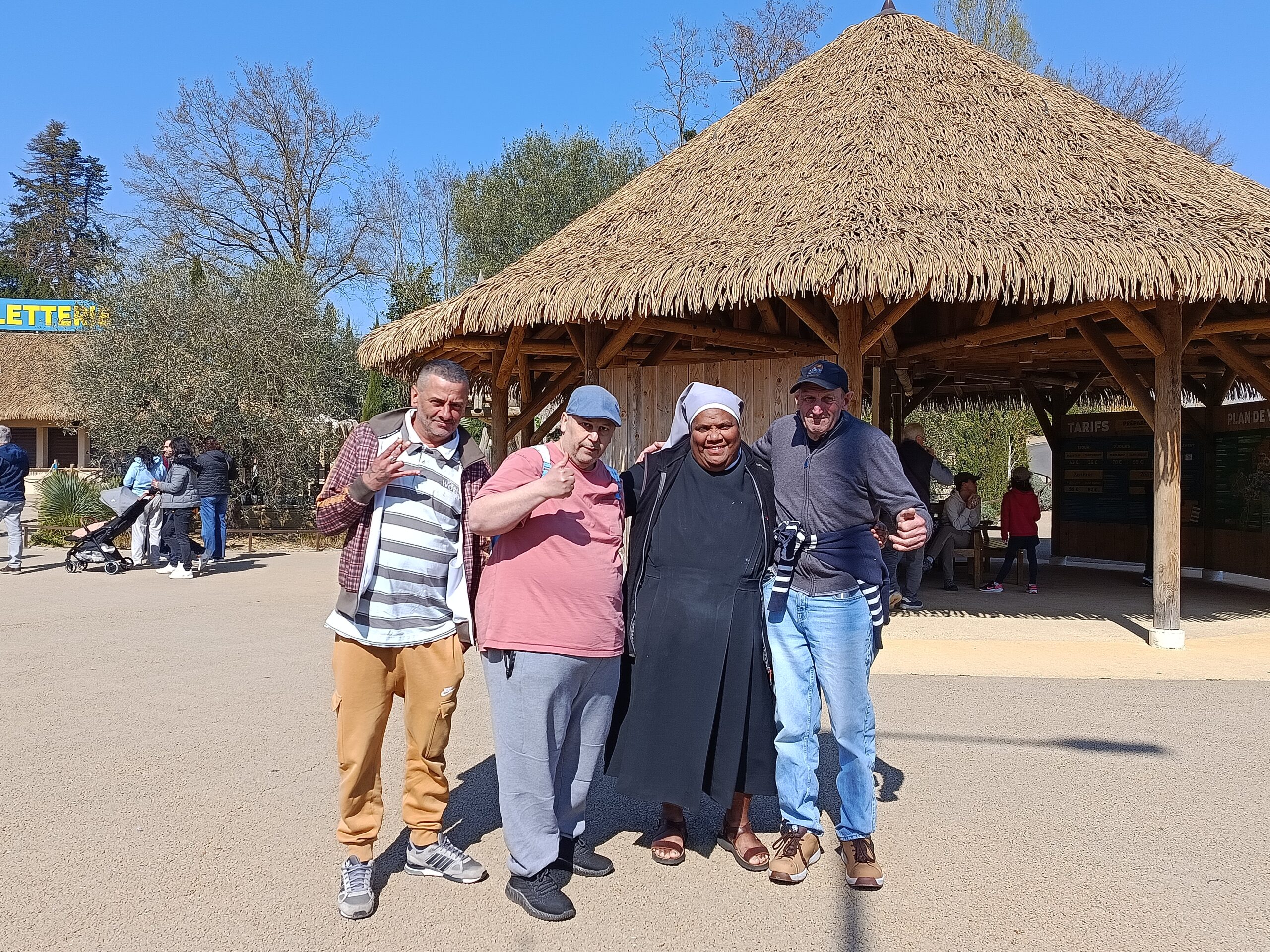 Personnes âgées au zoo de Beauval