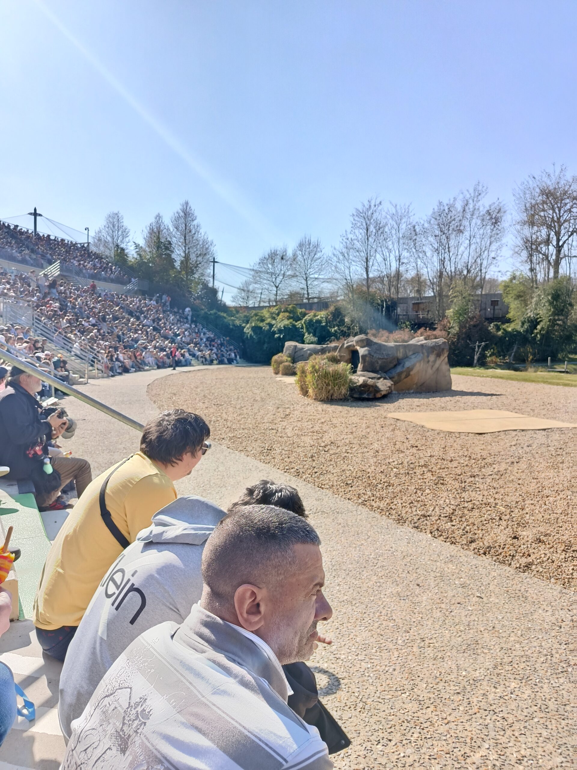 Personnes âgées au zoo de Beauval