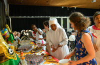 petites soeurs des pauvres qui fêtent les anniversaires des personnes âgées